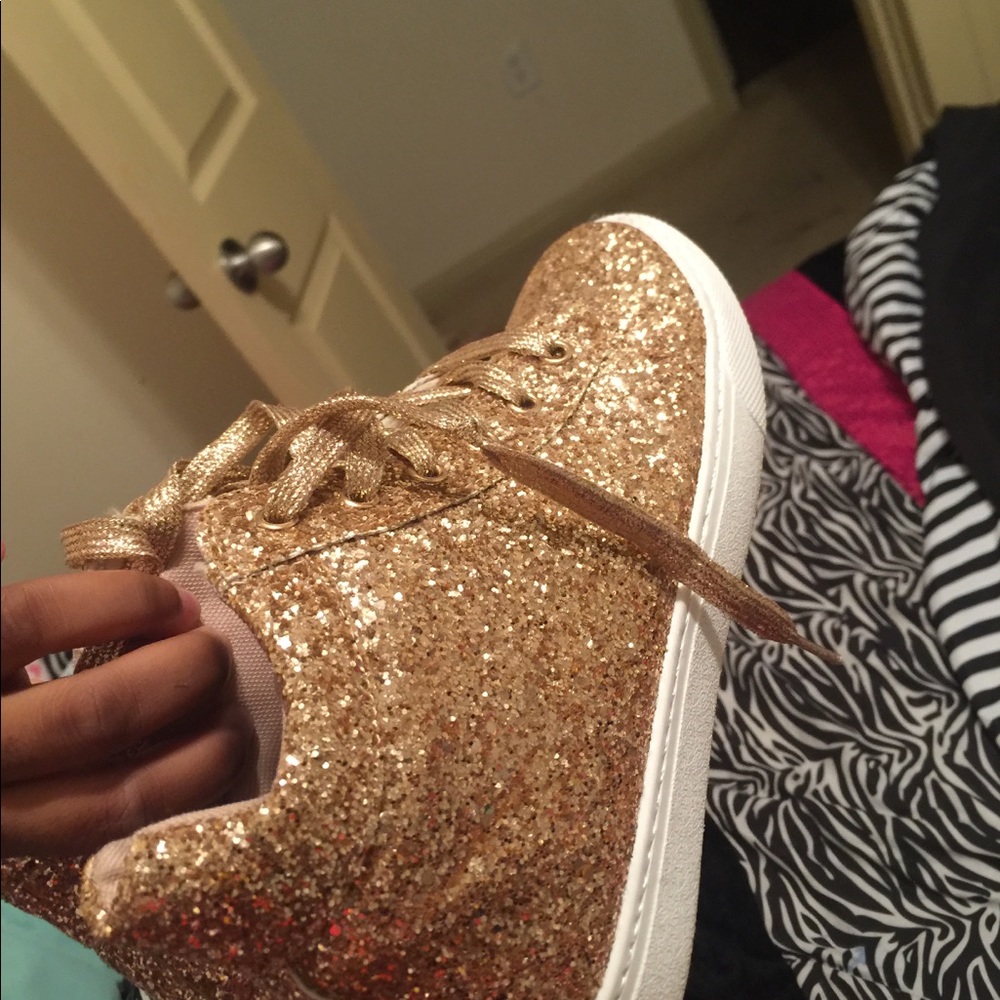 Shoes - Picture 4 of 6